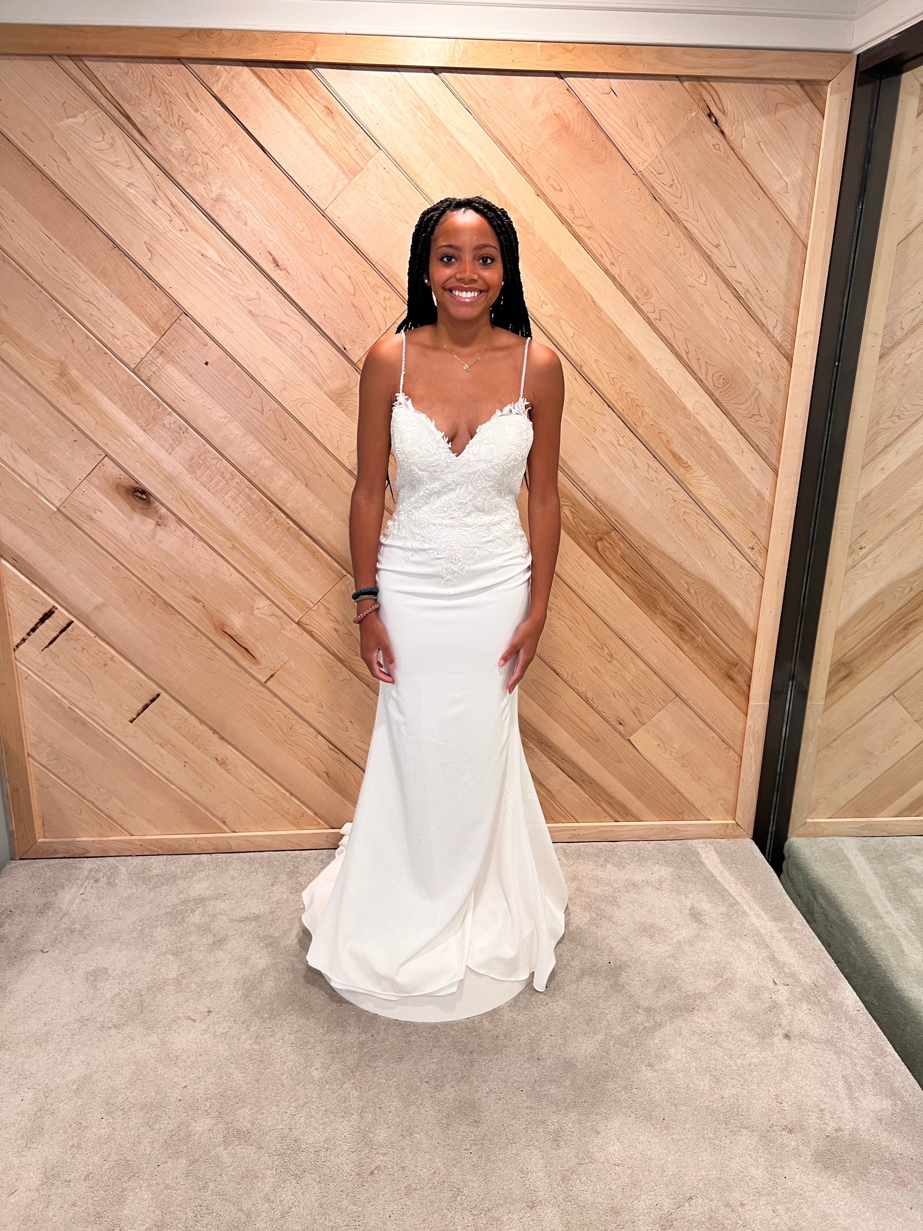 PRONOVIAS - AMAWANA - SIZE 8 PRONOVIAS - AMAWANA - SIZE 8